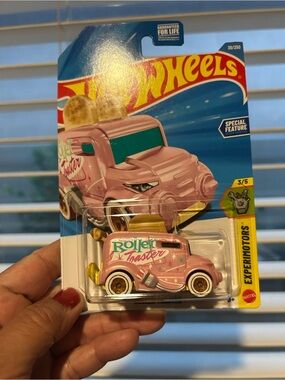 Hot Wheels Roller Toaster Experimotors Pink 1:64 Diecast 2026